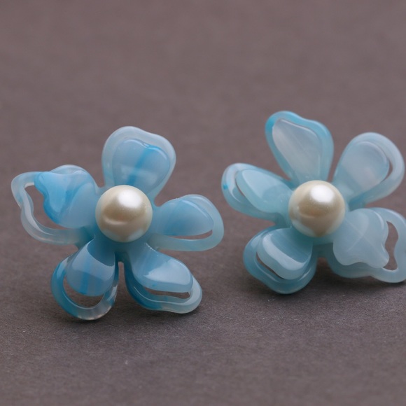 Lele Sadoughi Pearl Azalea Button Earrings in Sky Blue - Picture 6 of 7